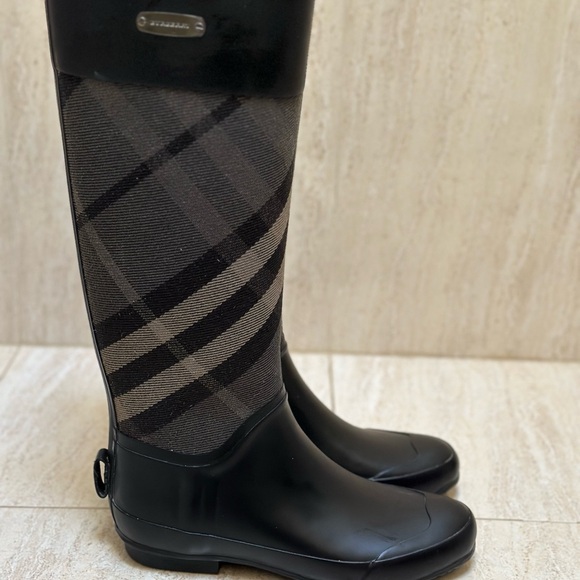 Women's Authentic Burberry Rain Boots - Gently used, worn only a few times. - Picture 3 of 7